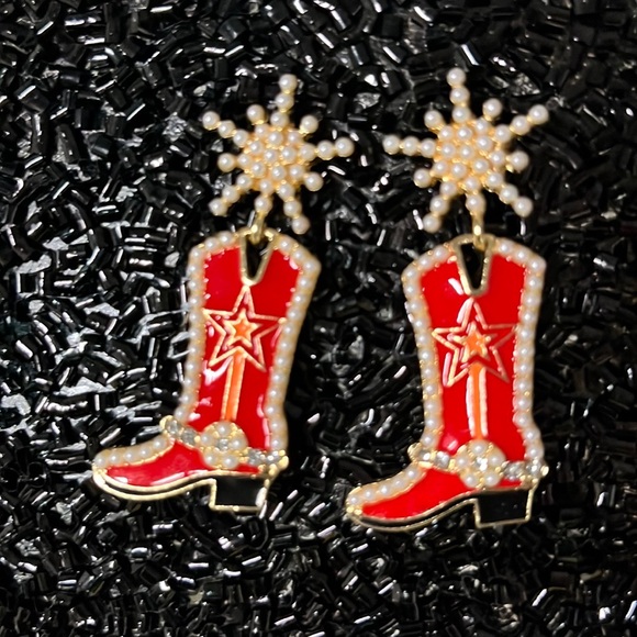 Red & Orange Dangle Cowgirl Earrings.Trimmed in Faux Rhinestones & Pearls - Picture 11 of 12